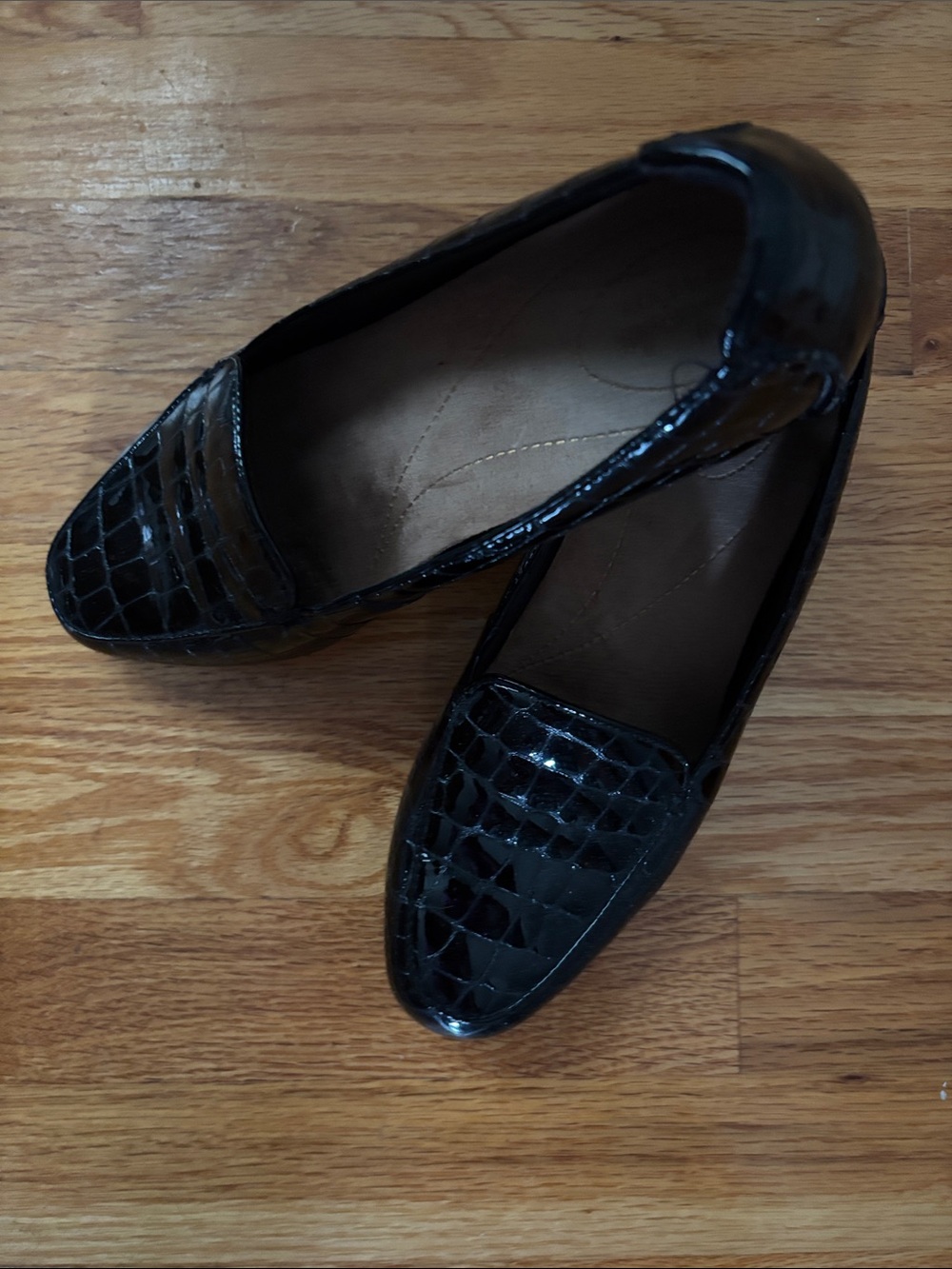 Clarks Women's Black Patent Croc-Embossed Loafers